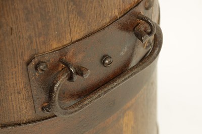 Lot 1060 - AN EARLY 18TH CENTURY COOPERED OAK BUTTER CURN