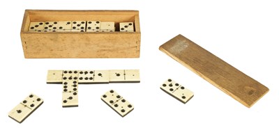 Lot 668 - A SET OF 19TH CENTURY BONE AND EBONY DOMINOES