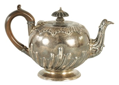 Lot 401 - A 19TH CENTURY SILVER TEAPOT