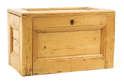 Lot 1030 - AN 18TH CENTURY PINE BOX