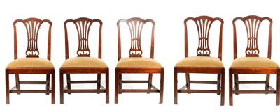 Lot 986 - A SET OF FIVE GEORGE III MAHOGANY HEPPLEWHITE DINING CHAIRS