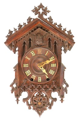 Lot 1097 - A SMALL 19TH CENTURY BLACK FOREST CUCKOO CLOCK