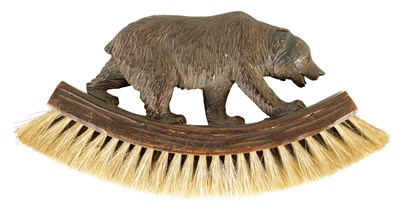 Lot 20 - A BLACK FOREST CARVED BEAR CLOTHES BRUSH