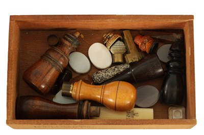 Lot 620 - A BOX OF ASSORTED SEALS AND HANDLES