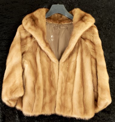 Lot 690 - A VINTAGE MINK FUR SHORT JACKET