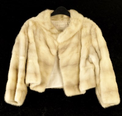 Lot 672 - A VINTAGE BLONDE MINK SHORT FUR JACKET