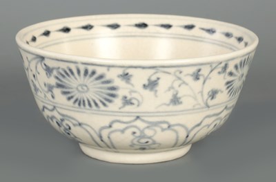 Lot 315 - A 19TH CENTURY CHINESE POTTERY BLUE AND WHITE BOWL