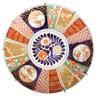 Lot 232 - A 19TH CENTURY JAPANESE IMARI PORCELAIN CHARGER