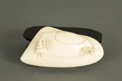 Lot 253 - A 19TH CENTURY CANTONESE CARVED IVORY CLAM SHELL