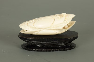 Lot 253 - A 19TH CENTURY CANTONESE CARVED IVORY CLAM SHELL