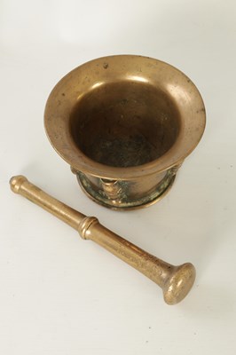 Lot 568 - A 16TH / 17TH CENTURY CAST BRASS CONTINENTAL PESTAL AND MORTAR