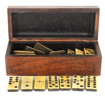 Lot 589 - A SET OF 19TH CENTURY BOXED BONE AND EBONY DOMINOS