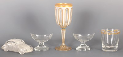 Lot 10 - A COLLECTION OF GLASS ITEMS