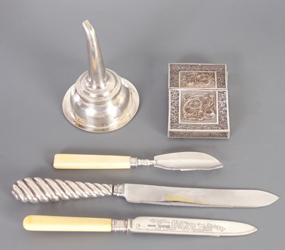 Lot 406 - A GROUP OF SILVER AND PLATED ITEMS