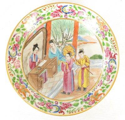 Lot 364 - A 19TH CENTURY CHINESE CANTON FAMILLE ROSE DISH