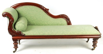 Lot 1082 - A VICTORIAN MAHOGANY CHAISE LONGE