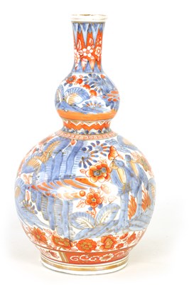 Lot 328 - A 19TH CENTURY JAPANESE IMARI PORCELAIN DOUBLE GOURD SHAPED VASE