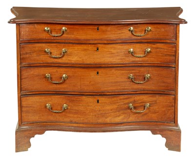 Lot 874 - A FINE GEORGE III LOW WAISTED MAHOGANY SERPENTINE CHEST OF DRAWERS