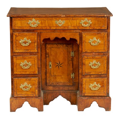 Lot 984 - A QUEEN ANNE BURR ELM CROSS-BANDED AND WALNUT KNEEHOLE DESK