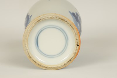 Lot 78 - A SMALL 18TH/19TH CENTURY CHINESE BLUE AND WHITE VASE