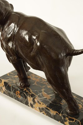 Lot 578 - A FRENCH ART DECO BRONZE SCULPTURE OF AN ELEPHANT