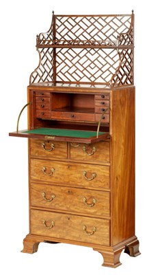 Lot 894 - A RARE GEORGE III MAHOGANY LIBRARY SECRETAIRE CHEST OF DRAWERS WITH DETACHABLE  BOOK CARRIER