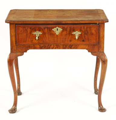 Lot 945 - A GEORGE I FIGURED WALNUT SIDE TABLE