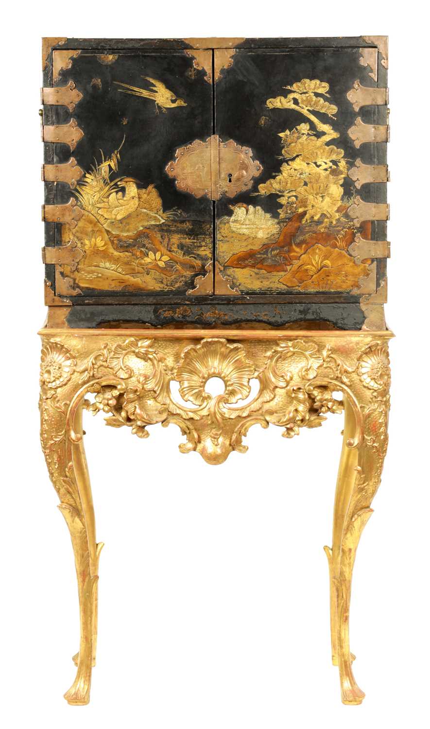 Lot 960 - A GEORGE III CHINOISERIE DECORATED LACQUERWORK COLLECTORS CABINET ON GILT WOOD CARVED STAND