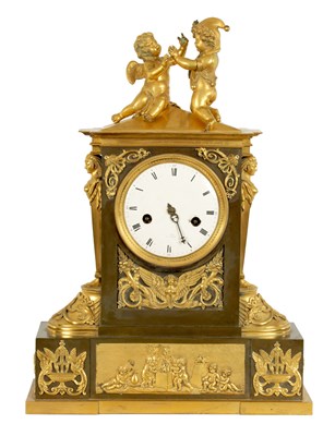 Lot 811 - AN EARLY 19TH CENTURY FRENCH PATINATED BRONZE AND ORMOLU MANTEL CLOCK