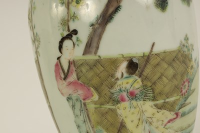 Lot 89 - A 19TH CENTURY CHINESE FAMILLE ROSE VASE OF SMALL SIZE