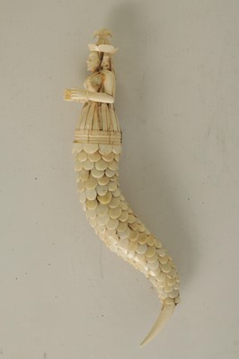 Lot 176 - AN EARLY INDIAN MUGHAL IVORY POWDER FLASK