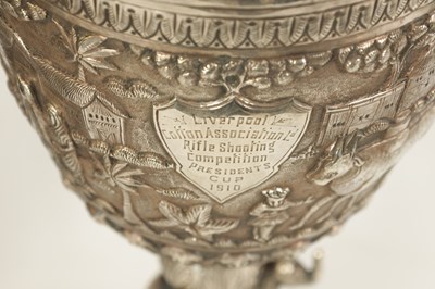 Lot 206 - AN IMPRESSIVE LATE 19TH/EARLY 20TH CENTURY ANGLO INDIAN SILVER TROPHY CUP IN A FITTED CARVED HARDWOOD BOX