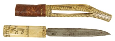 Lot 637 - AN EARLY 20TH CENTURY SAMI KNIFE WITH REINDEER HORN HANDLE