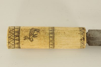 Lot 637 - AN EARLY 20TH CENTURY SAMI KNIFE WITH REINDEER HORN HANDLE
