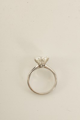Lot 254 - A VERY FINE 18K WHITE GOLD 3CT SOLITAIRE DIAMOND RING