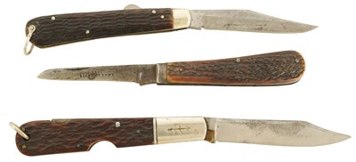 Lot 627 - A COLLECTION OF THREE FOLDING KNIVES WITH STAG HORN HANDLES