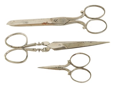 Lot 495 - TWO CASES OF JOSEPH RODGERS TRAVELLING SALESMAN'S SCISSORS