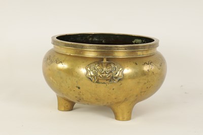 Lot 167 - AN OVERSIZED 18TH/19TH CENTURY CHINESE CAST BRONZE CENSER