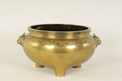 Lot 167 - AN OVERSIZED 18TH/19TH CENTURY CHINESE CAST BRONZE CENSER