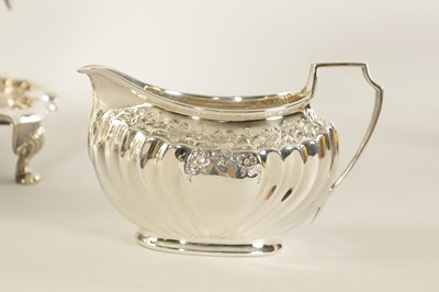 Lot 331 - AN EDWARD VII FIVE PIECE SILVER TEA SERVICE TOGETHER WITH A SILVER PLATED SALVER