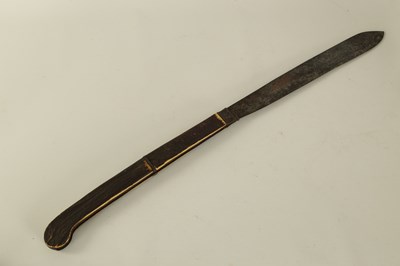 Lot 392 - AN OVERSIZED LATE 18TH CENTURY STAG-HORN HANDLED FOLDING KNIFE