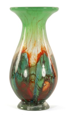 Lot 11 - AN EARLY 20TH CENTURY ART GLASS VASE POSSIBLY BY IKORA