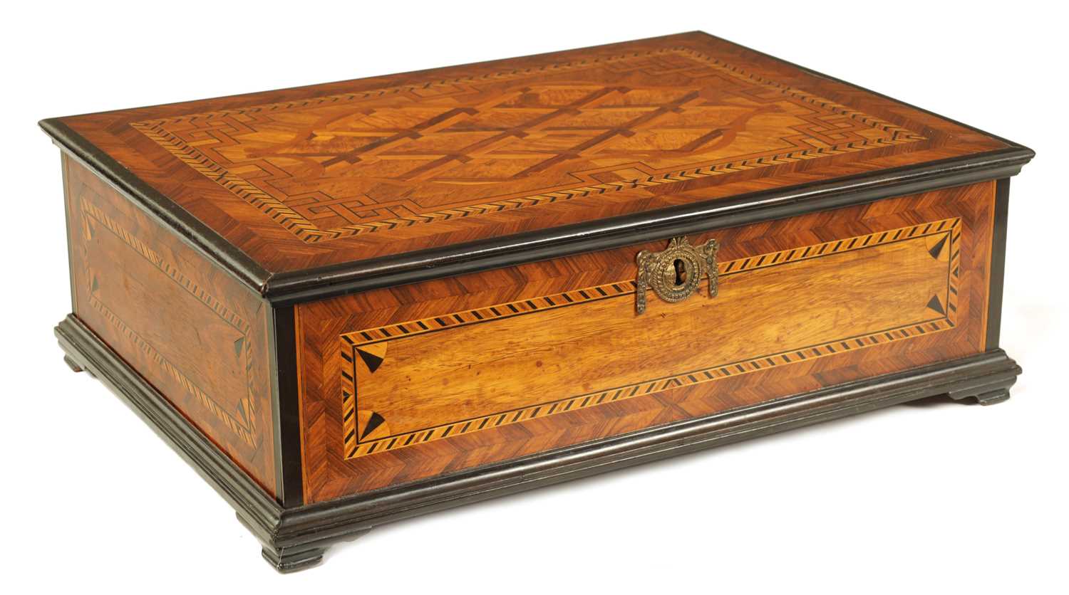 Lot 490 - AN EARLY 18TH CENTURY CONTINENTAL PARQUETRY INLAID WALNUT SHALLOW BOX