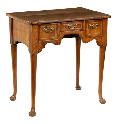 Lot 859 - AN EARLY 18TH CENTURY HERRING-BANDED FIGURED WALUT LOWBOY