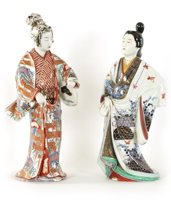 Lot 162 - A MATCHED PAIR OF 18TH/19TH CENTURY JAPANESE PORCELAIN GEISHAS
