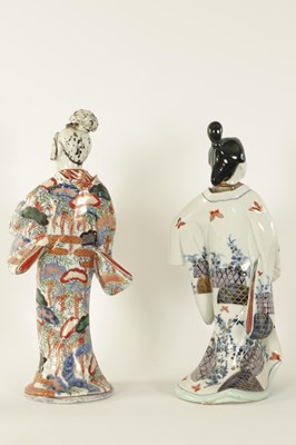 Lot 162 - A MATCHED PAIR OF 18TH/19TH CENTURY JAPANESE PORCELAIN GEISHAS