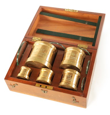 Lot 609 - DE GRAVE & CO. LTD, MAKERS LONDON. A GOOD EARLY 20TH CENTURY MAHOGANY CASED SET OF TRADING STANDARDS MEASURES FOR THE COUNTY BOROUGH OF HUDDERSFIELD