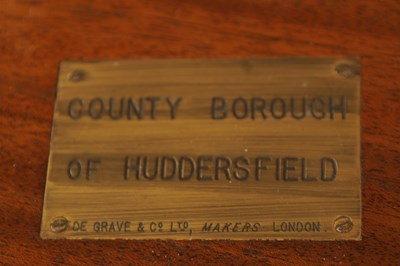 Lot 609 - DE GRAVE & CO. LTD, MAKERS LONDON. A GOOD EARLY 20TH CENTURY MAHOGANY CASED SET OF TRADING STANDARDS MEASURES FOR THE COUNTY BOROUGH OF HUDDERSFIELD