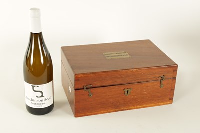 Lot 609 - DE GRAVE & CO. LTD, MAKERS LONDON. A GOOD EARLY 20TH CENTURY MAHOGANY CASED SET OF TRADING STANDARDS MEASURES FOR THE COUNTY BOROUGH OF HUDDERSFIELD