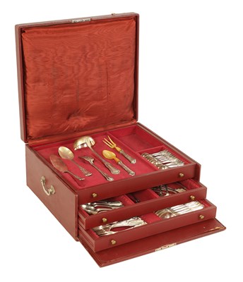 Lot 336 - AN EARLY 20TH CENTURY ITALIAN 12 PIECE SETTING SILVER CANTEEN OF CUTLERY